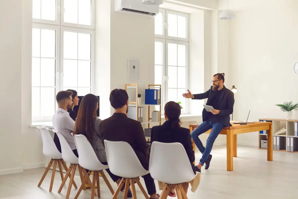 Realitätsnahe Szenarien: Von Rollenspielen zu Simulationen in der Weiterbildung