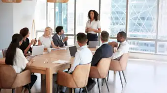 Von der Theorie zur Praxis: Meetings effektiv leiten